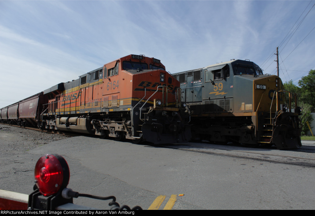 BNSF 6164 Meets M452-16